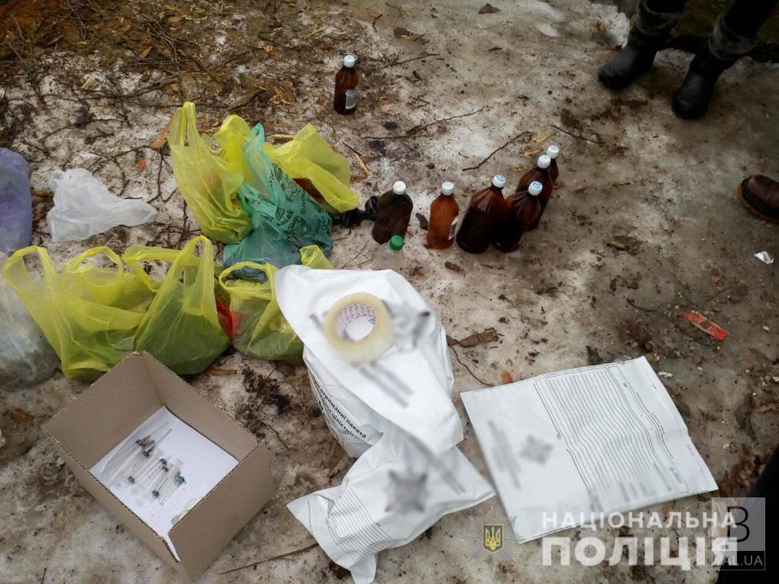 На Чернігівщині викрили наркоділків, які виготовляли ацетильований опій