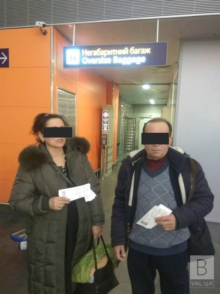 Чернігівські міграційники відправили додому громадянку Росії та двох громадян Узбекістану