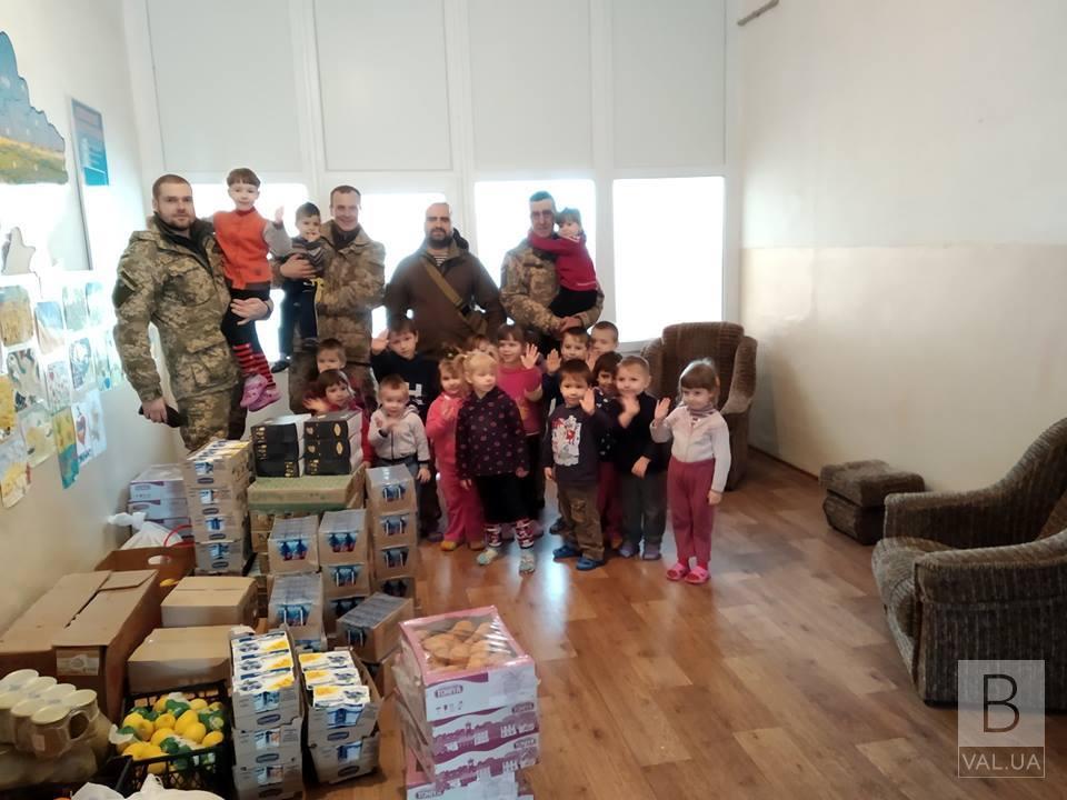  Военнослужащие из Черниговщины посетили детский сад в прифронтовой зоне. ФОТО