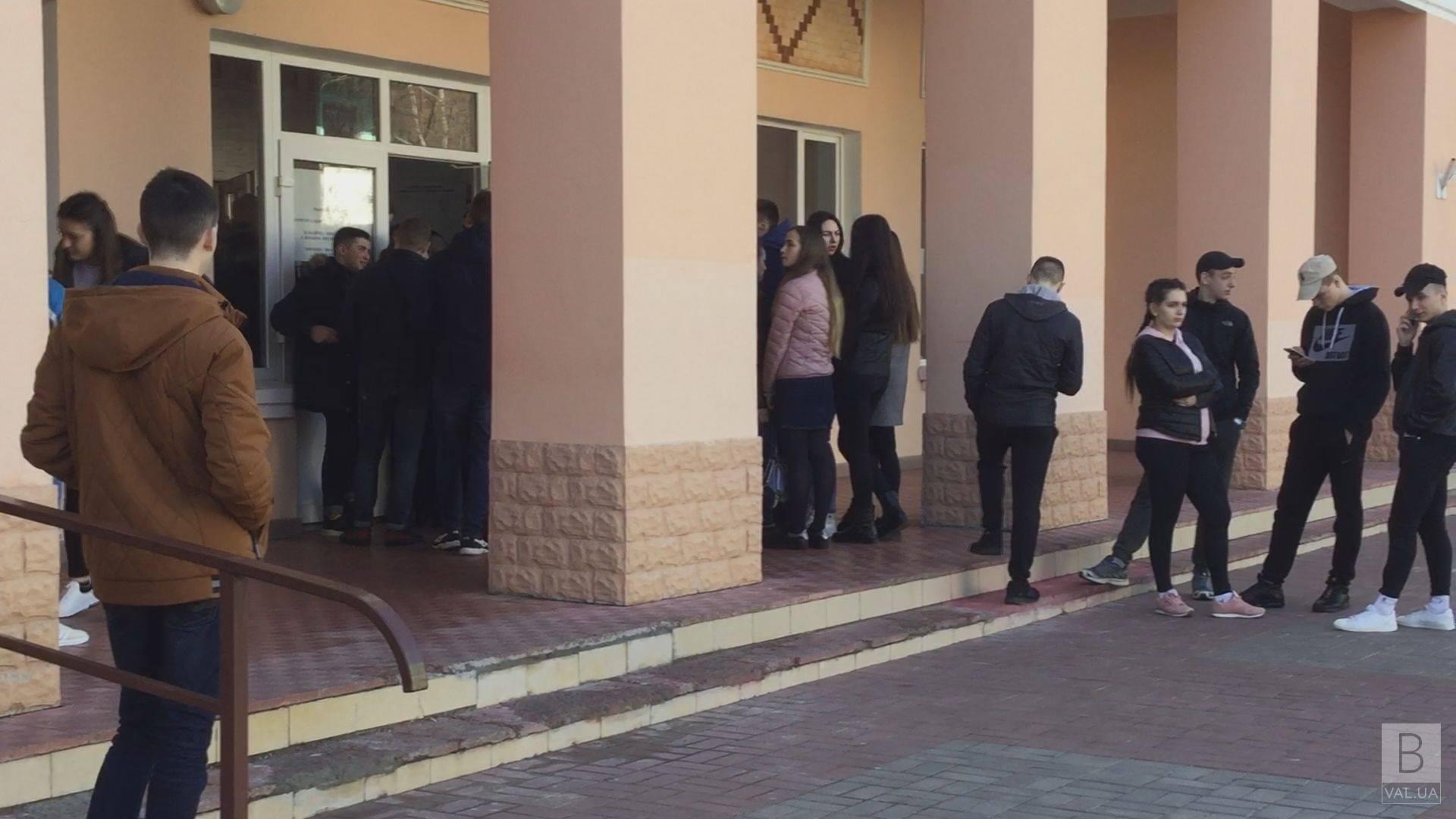 Черниговцы голосуют: что происходит на избирательных участках ВИДЕО