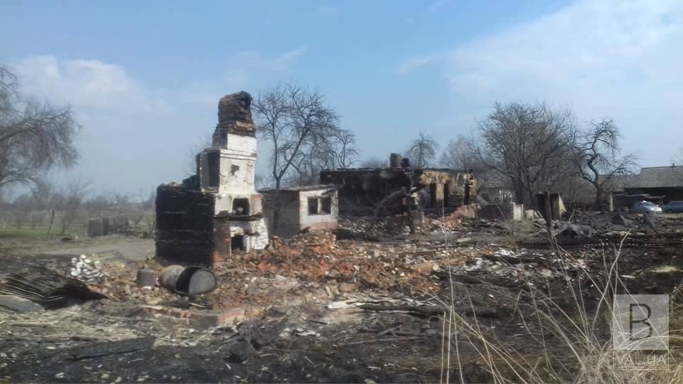 У Чернігівському районі чоловік разом із травою спалив два сусідських будинки та три сараї ВІДЕО