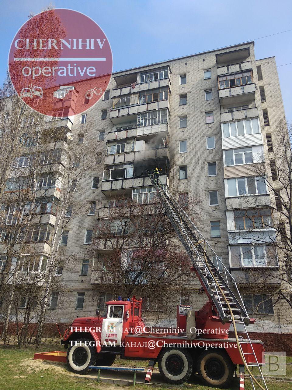 На Рокосовського горить квартира в багатоповерхівці. ФОТОфакт