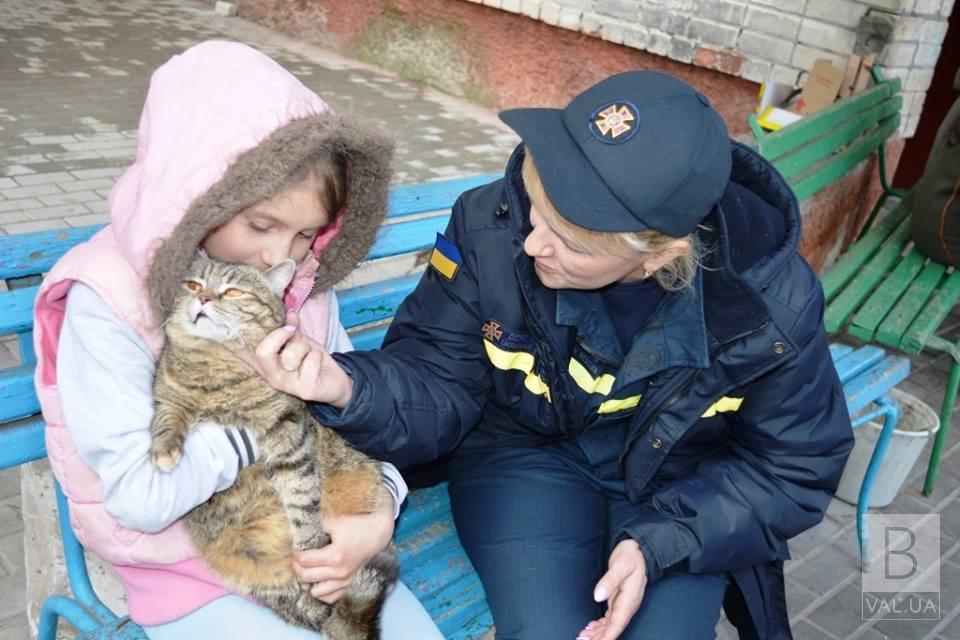 9-річна дівчинка бавилась із сірниками: подробиці пожежі на Рокосовського. ФОТО