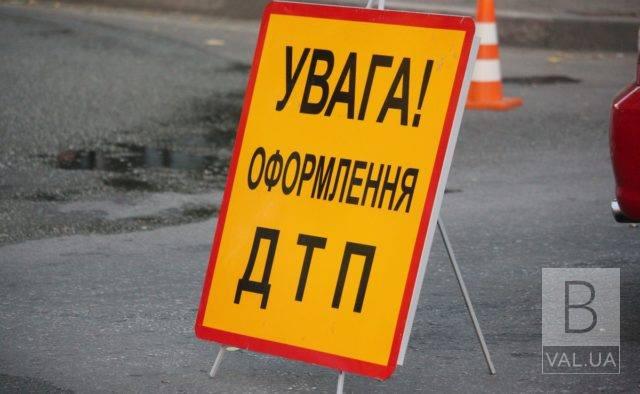 Смертельное ДТП на Черниговщине: водитель на "жигулях" столкнулся с железобетонной опорой