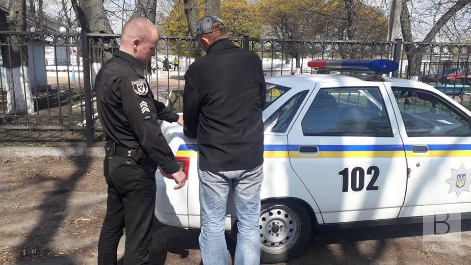 На Чернігівщині затримали 48-річного чоловіка, який поцупив з магазину пляшку горілки та пачку цигарок