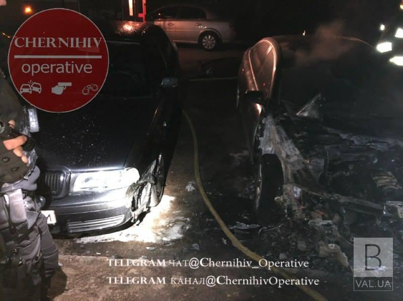 На Пухова горели два автомобиля: устанавливаются владельцы и обстоятельства происшествия. ФОТО