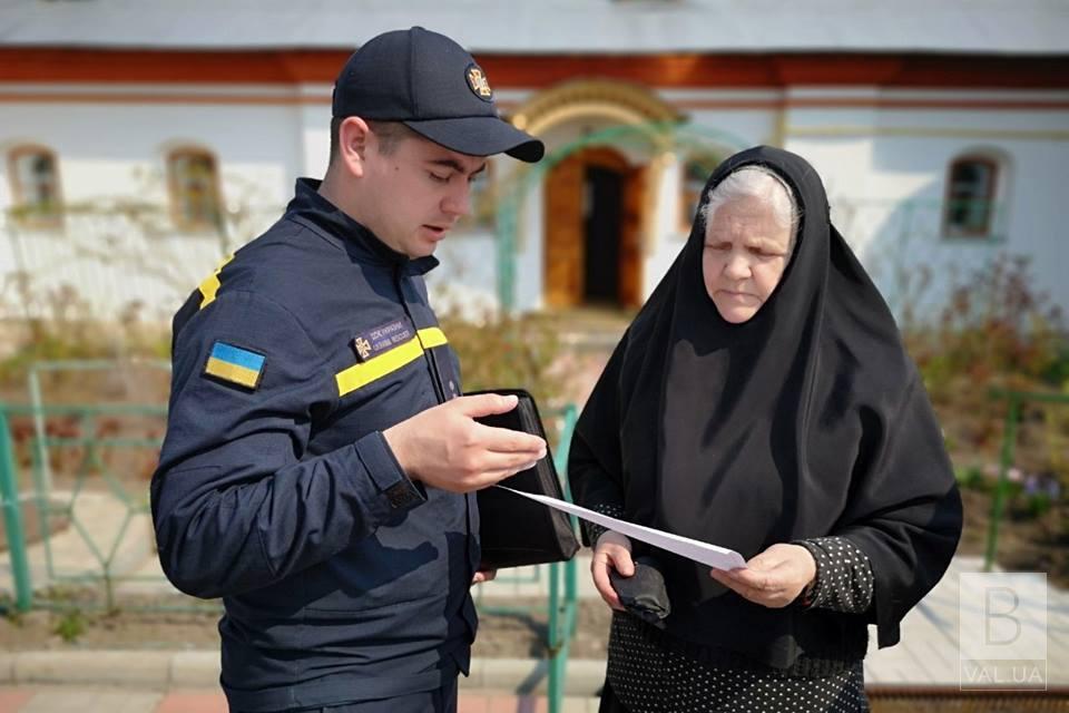 На Черниговщине спасатели инспектируют церкви. ФОТО