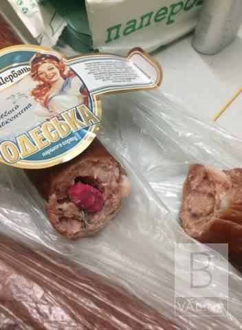 Чернігівець купив ковбасу із «сюрпризом». ФОТОфакт