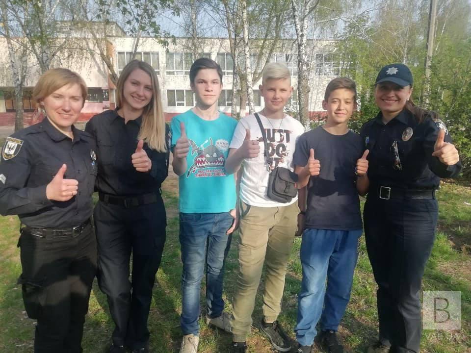 Чернігівські школярі врятували пораненого чоловіка та допомогли затримати ймовірного нападника. ФОТО