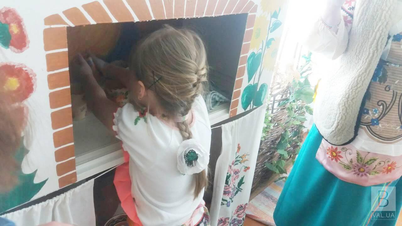 В садочку на Чернігівщині паски печуть дітлахи ФОТО