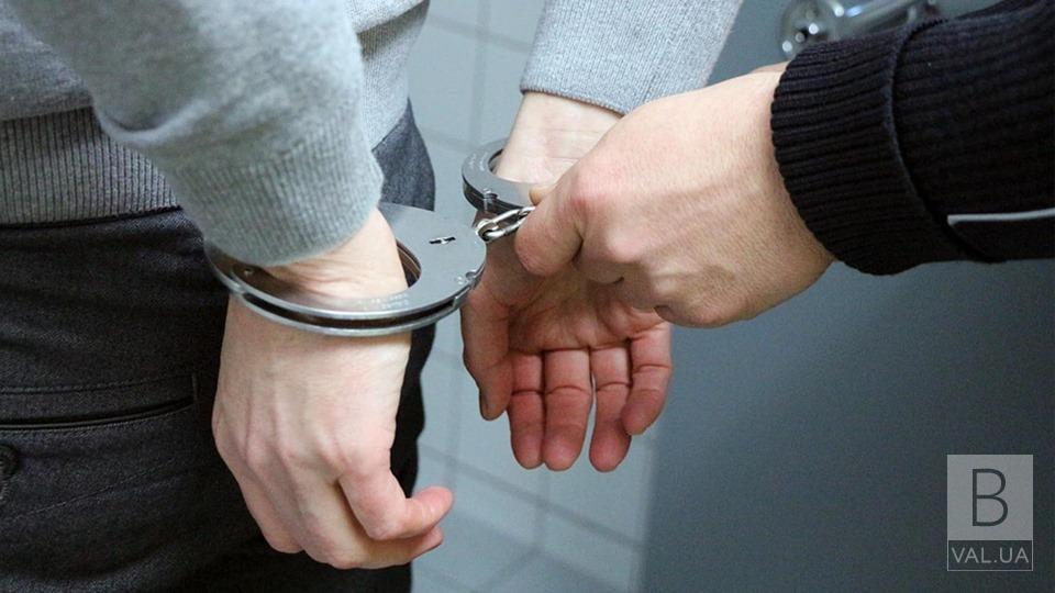 В Чернигове будут судить 19-летнего парня, который отбирал у детей телефоны