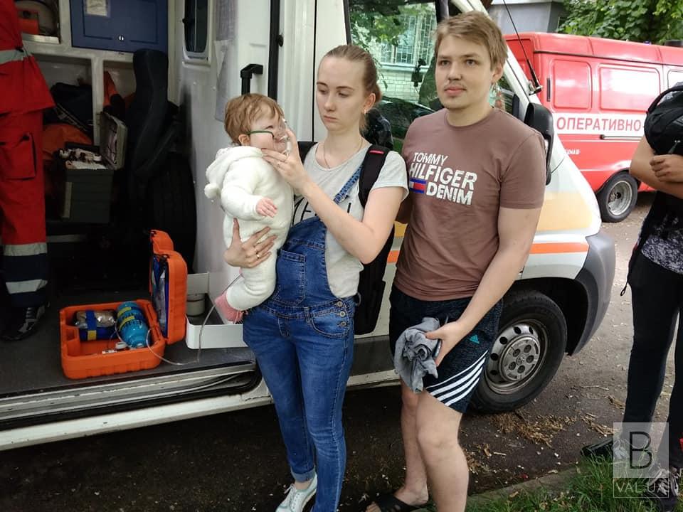  У Чернігові під час пожежі евакуйовано 20 мешканців будинку. ФОТО