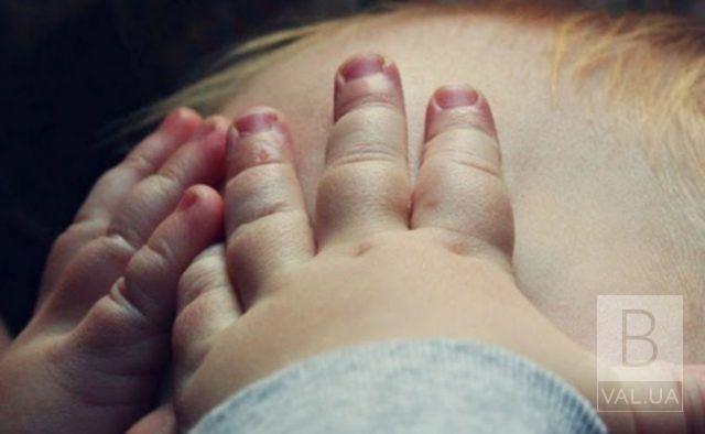 В Нежине горе-мать с 7-месячным ребенком на руках исчезла на целую неделю