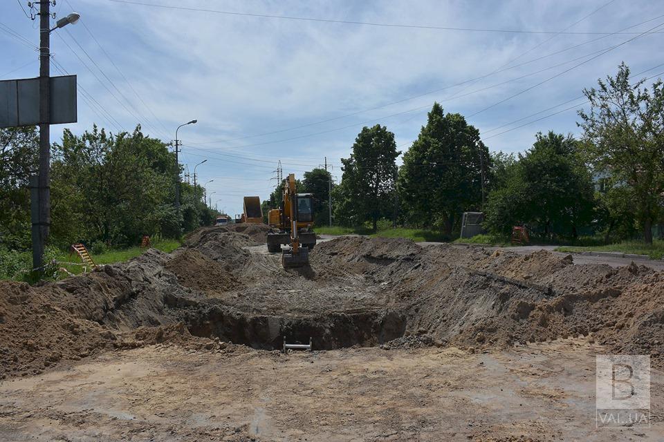 Для заміни аварійного каналізаційного колектору на Глібова Чернігову потрібно понад 100 мільйонів гривень. ФОТО