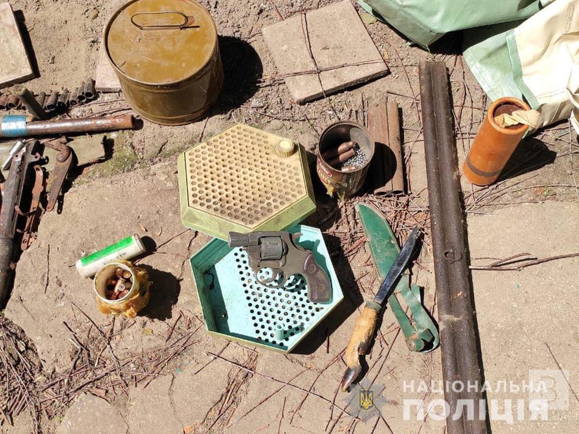На Чернігівщині поліція ліквідувала арсенал зброї. ФОТО