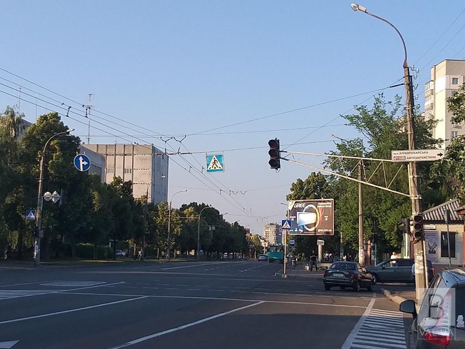 Светофор в центре города не будет работать до конца лета. ФОТО