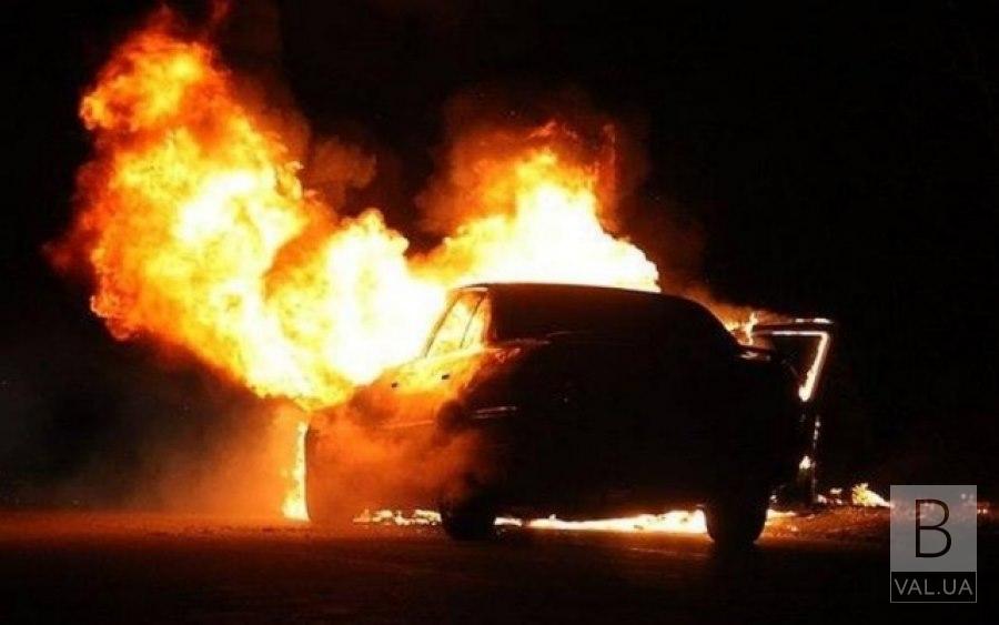 Вчора у Чернігові згоріли дві автівки