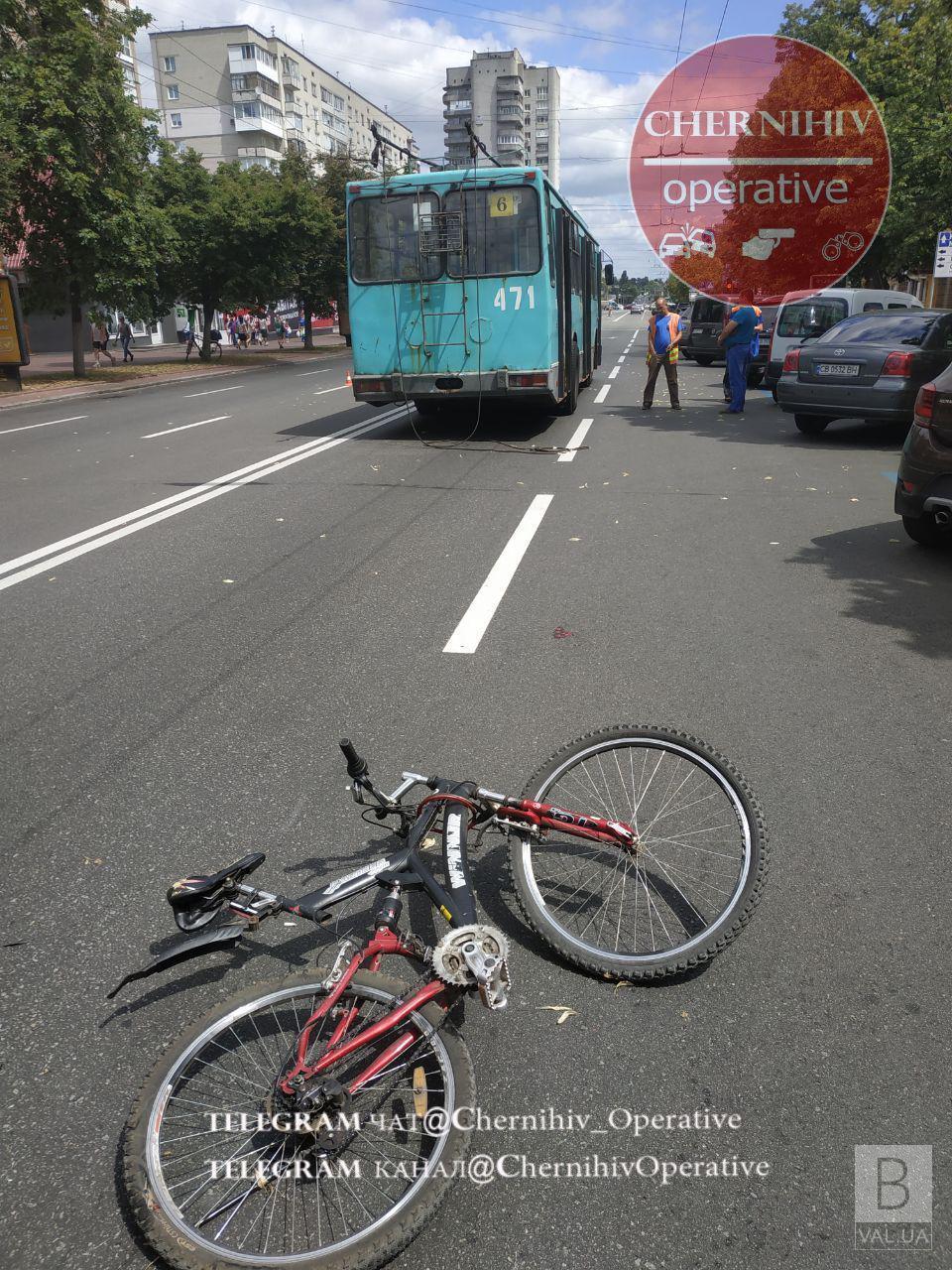 Возле Прогресса троллейбус «зацепил» велосипедиста. ФОТОфакт