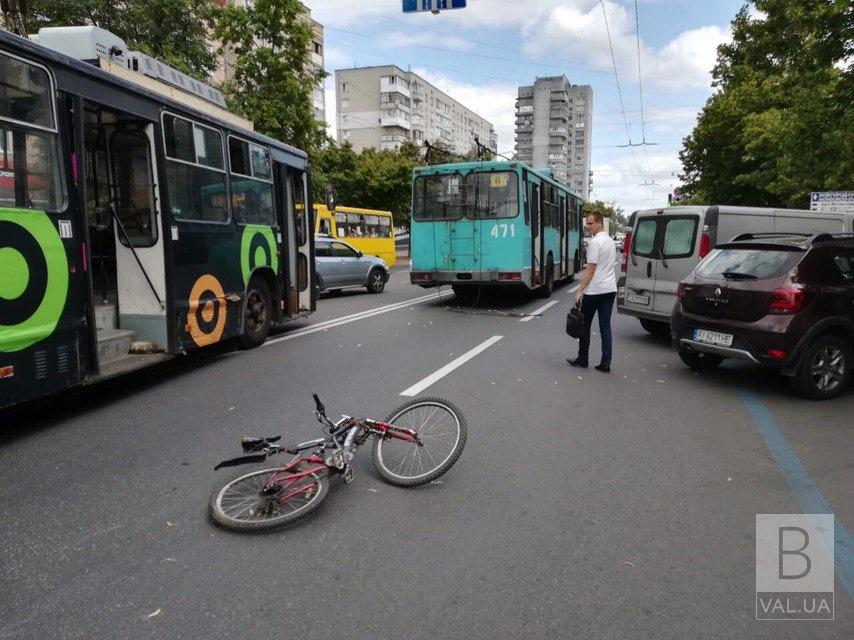  Родственники разыскивают свидетелей ДТП, в котором троллейбус сбил велосипедиста