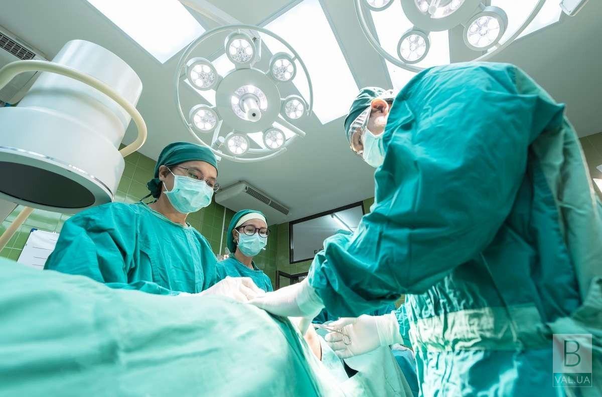 Черниговские врачи провели сверхсложную операцию и спасли женщине ногу
