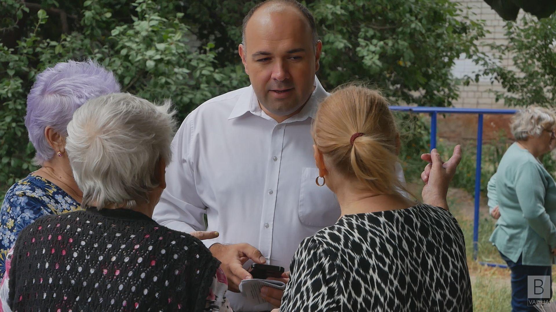 Вислухати кожного чернігівця: Юрій Власенко продовжує зустрічі у дворах ВІДЕО