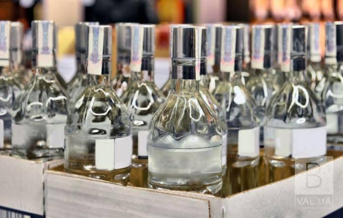 На Чернігівщині підприємець через мережу власних магазинів продавав фальсифікований алкоголь