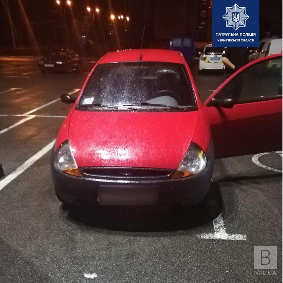  В Чернигове обнаружили два автомобиля с предположительно поддельными документами. ФОТО