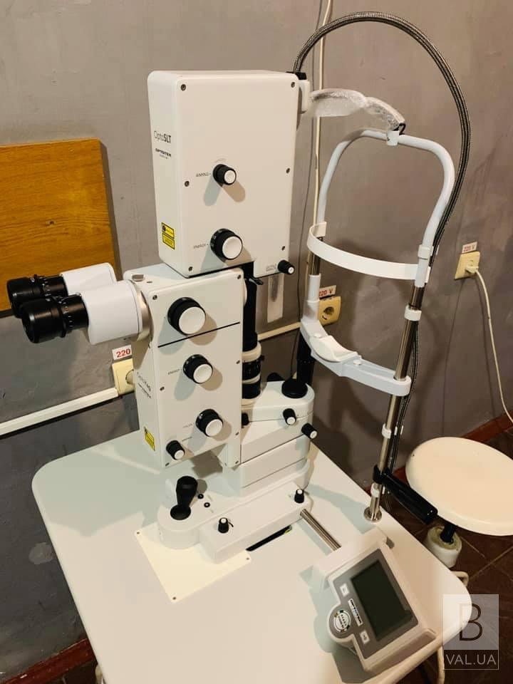 Чернігівська обласна лікарня поповнилась новим обладнанням для мікрохірургії ока. ФОТО