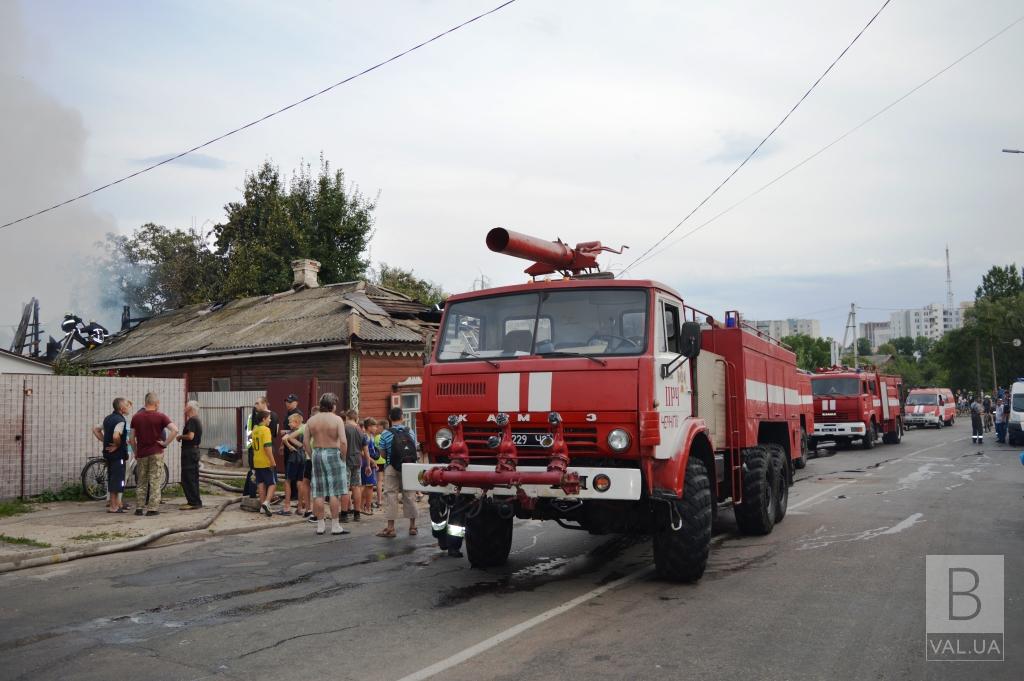 На Киевской горел чотирьохквартирний дом: есть пострадавшие. ФОТО, ВИДЕО
