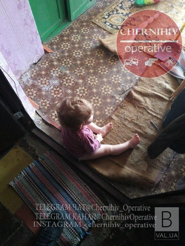 В Чернигове полуторагодовалый ребенок закрылась в квартире. ФОТО