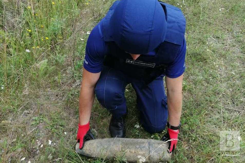 На Черниговщине рыбалка в Десне нашел артиллерийский снаряд. ФОТО