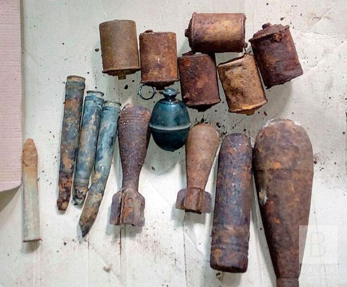 В Новгороде-Северском мужчина хранил дома арсенал боеприпасов