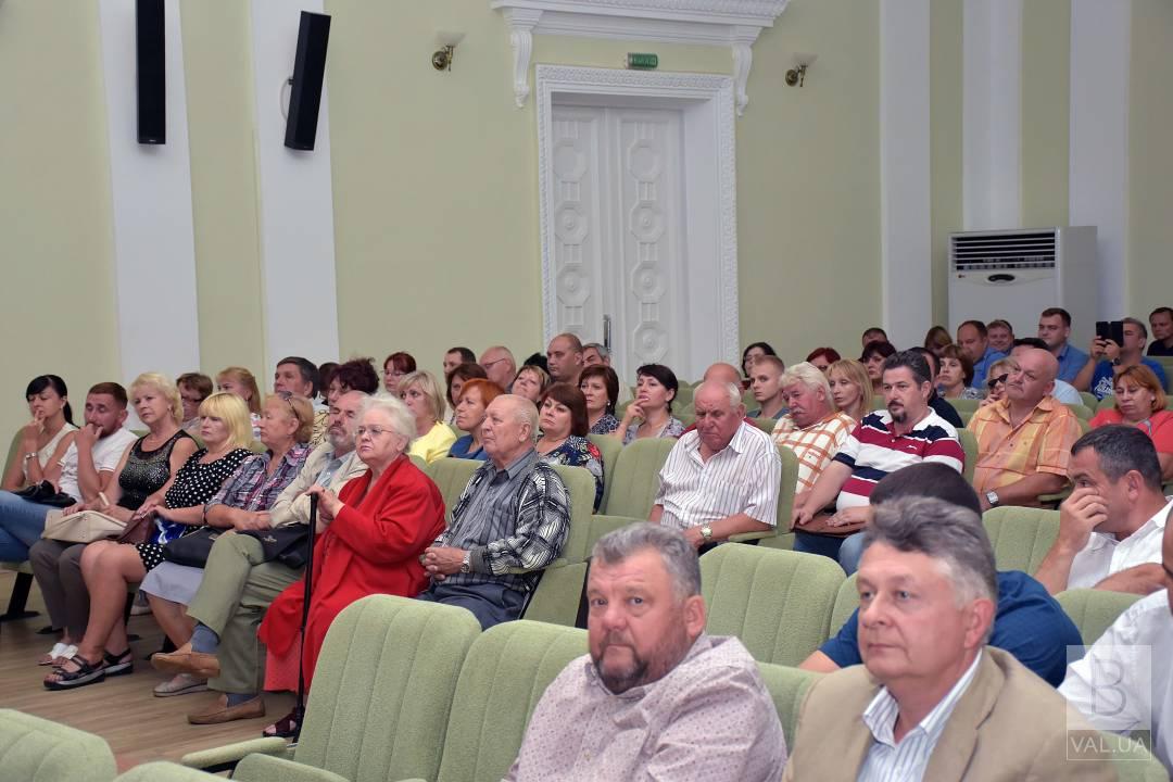 В Чернигове планировали, куда денут средства, которые освободятся при сокращении Деснянского и Новозаводского районных советов