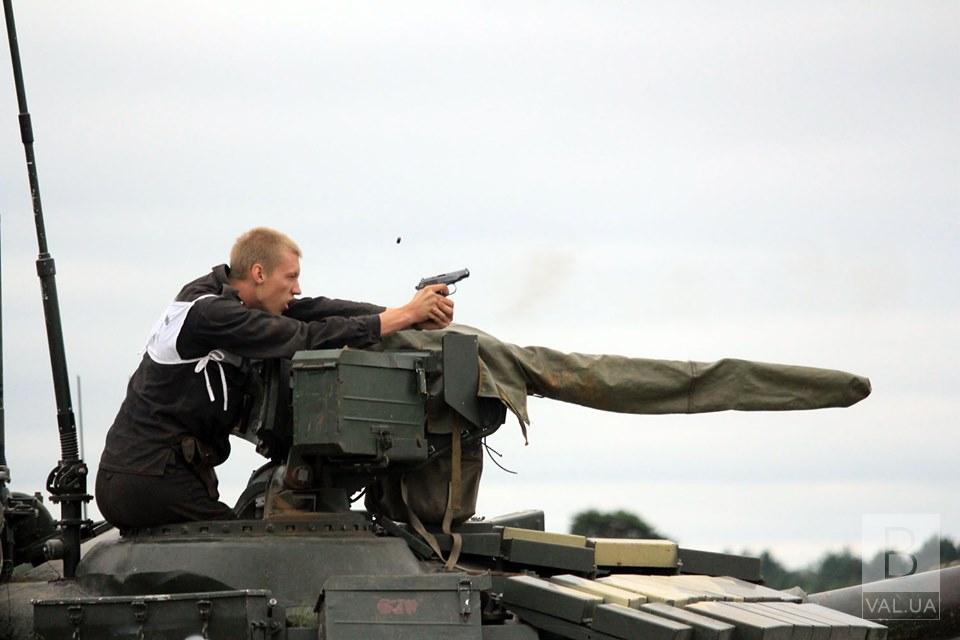 Смуга перешкод та стрілянина з танка: як проходять змагання танкістів на Чернігівщині. ФОТО
