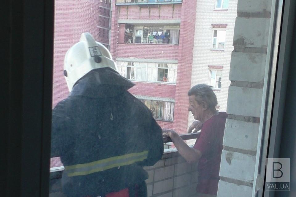 На Рокоссовского в девятиэтажке горела квартира. ФОТО