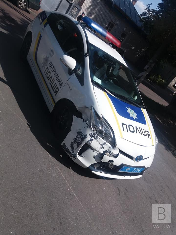 На перекрестке Мстиславськой и Киевской полицейский приус попал в ДТП. ФОТО