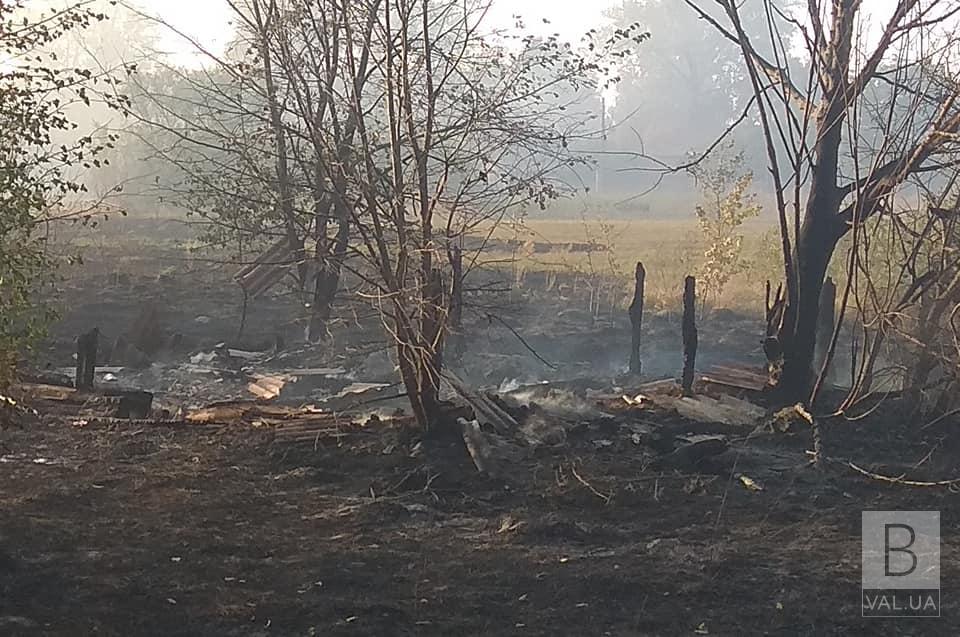 В Ичнянском районе из-за пожара сухой травы сгорели две постройки