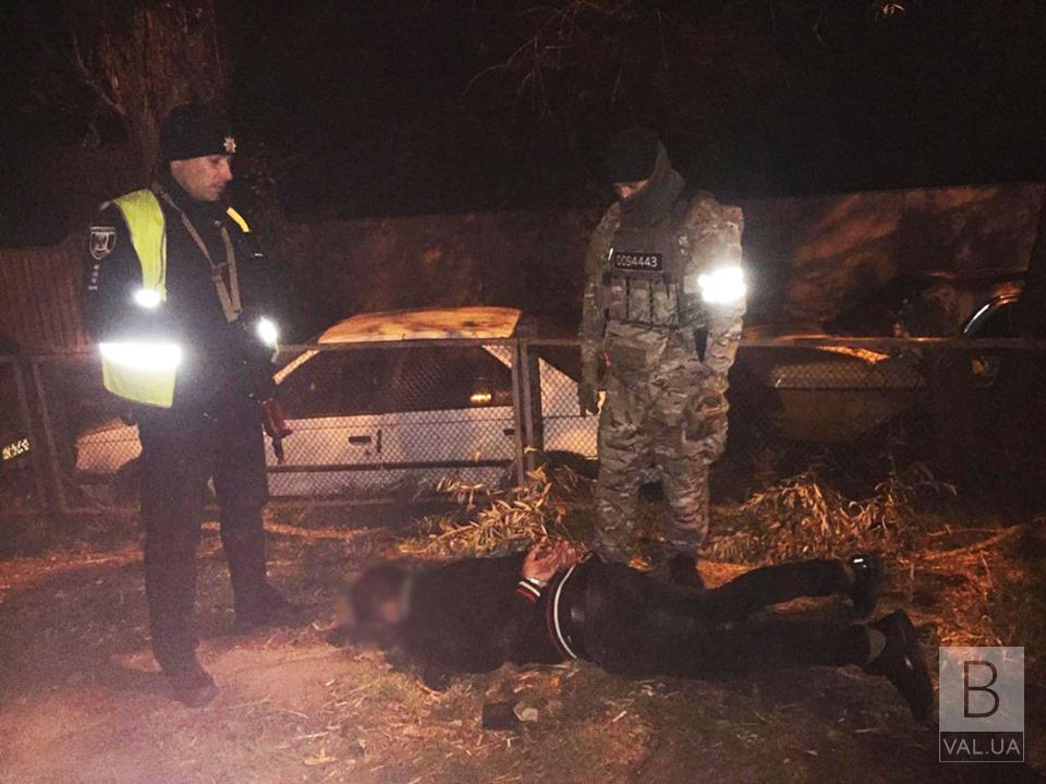На київській трасі поліція затримала кавказців, які підозрюються у ряді розбійних нападів. ФОТО