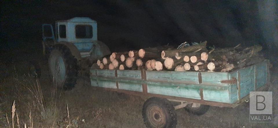 У Городнянському районі затримали трактор з деревиною без документів