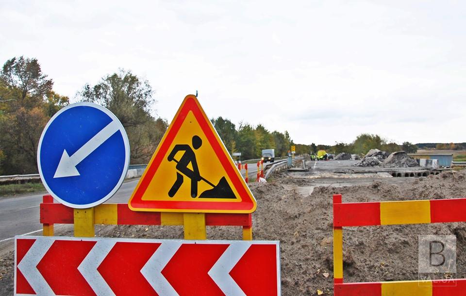 В Киселевке продолжается ремонт моста над рекой Замглай. ФОТО