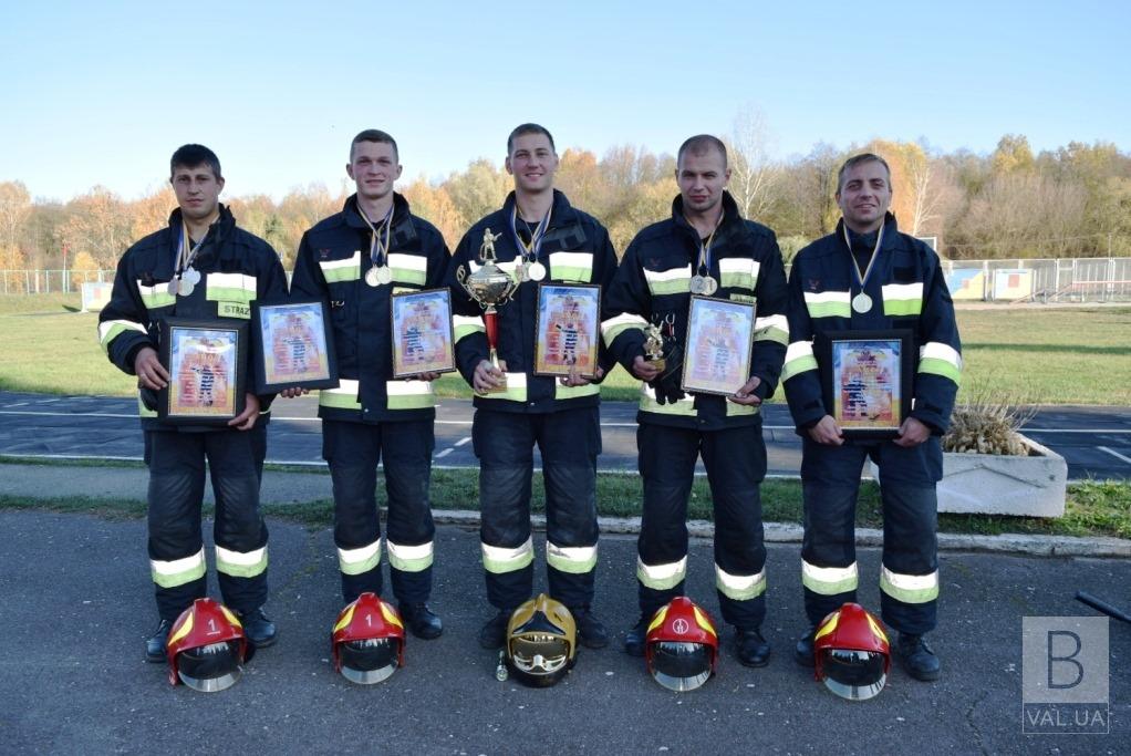 У Чернігові пройшли змагання «Найсильніший пожежний-рятувальник області». ФОТО