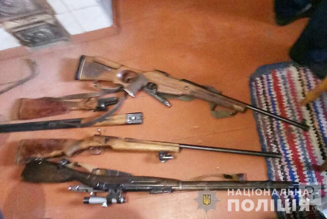 Житель Корюковского района хранил у себя дома целый арсенал оружия. ФОТО