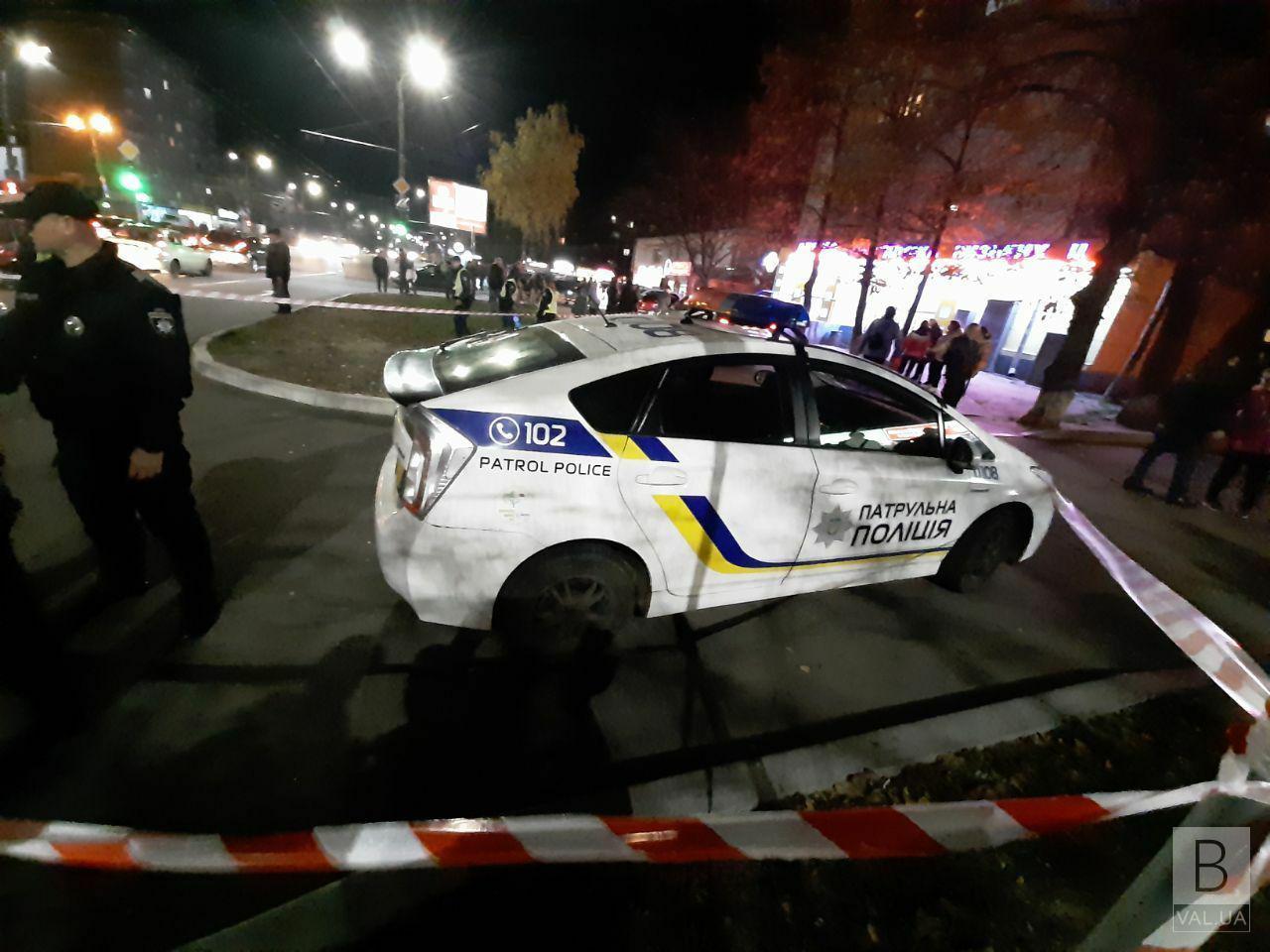На Рокосовського озброєний чоловік намагався викрасти автівку із власником всередині