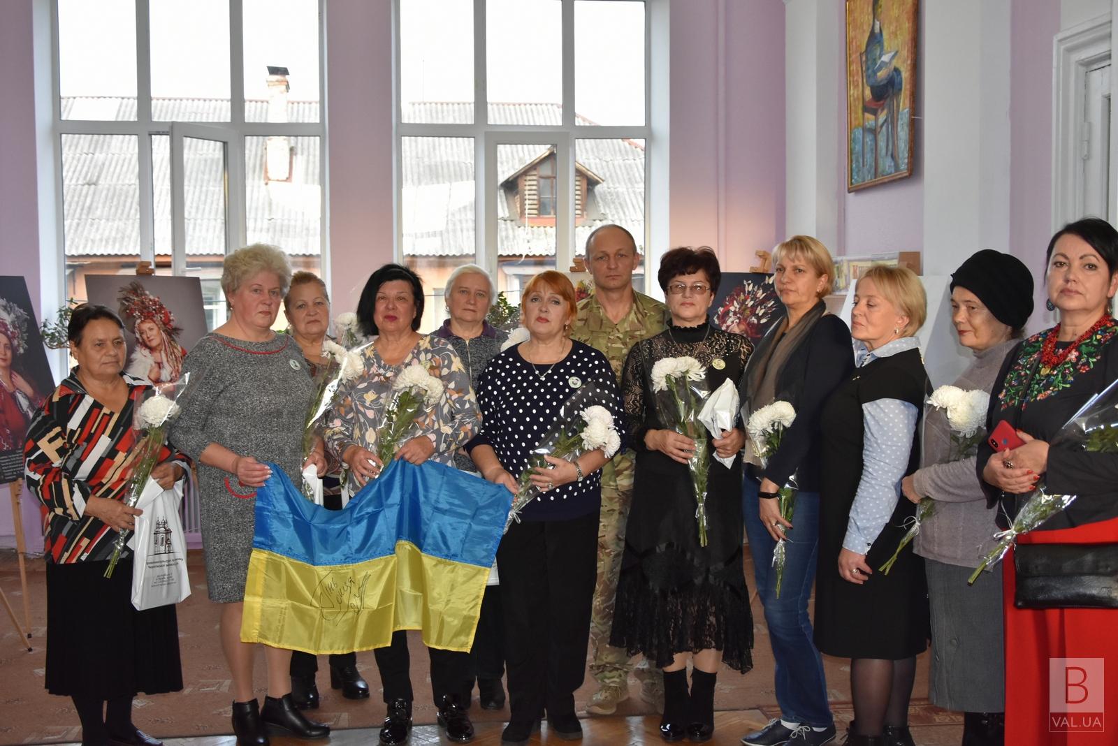 У Чернігові відкрили фотовиставку портретів матерів, які втратили своїх синів у війні на Донбасі