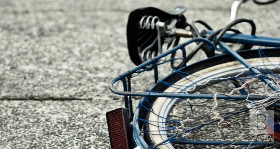 На Любечской водитель за рулем внедорожника сбил велосипедистку