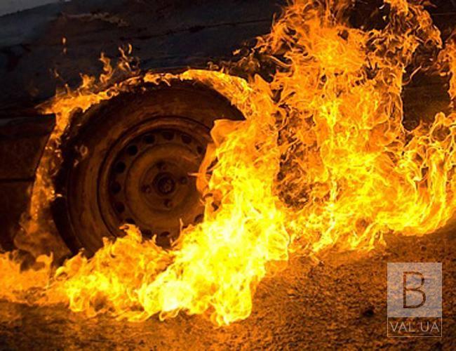 На Черниговщине горели три автомобиля и трактор 