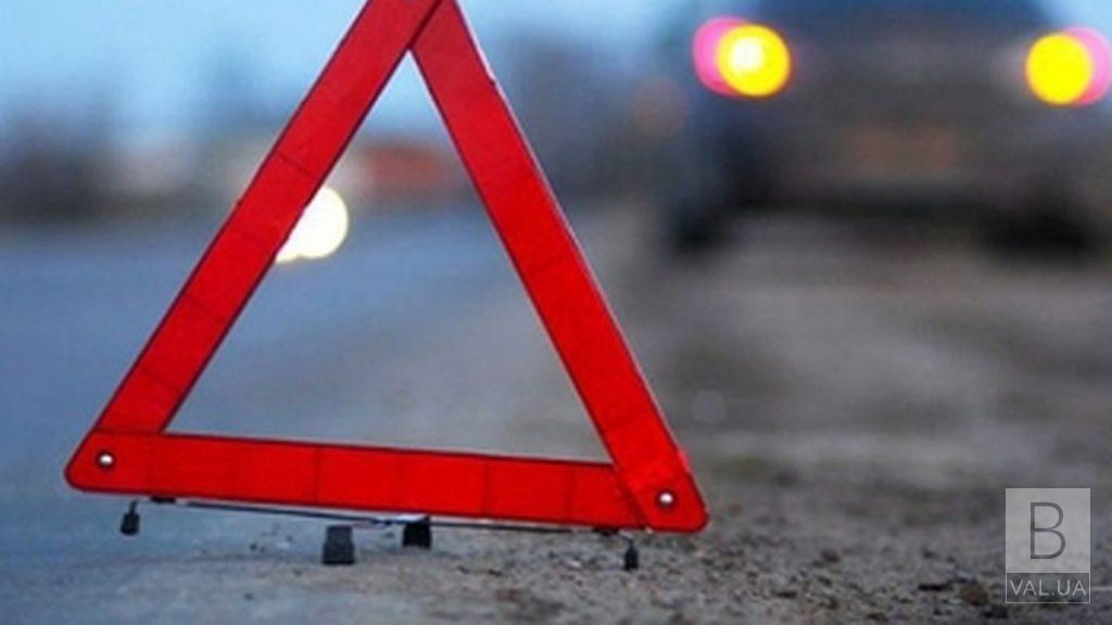 Смертельна ДТП на київській трасі: мікроавтобус збив 24-річного пішохода