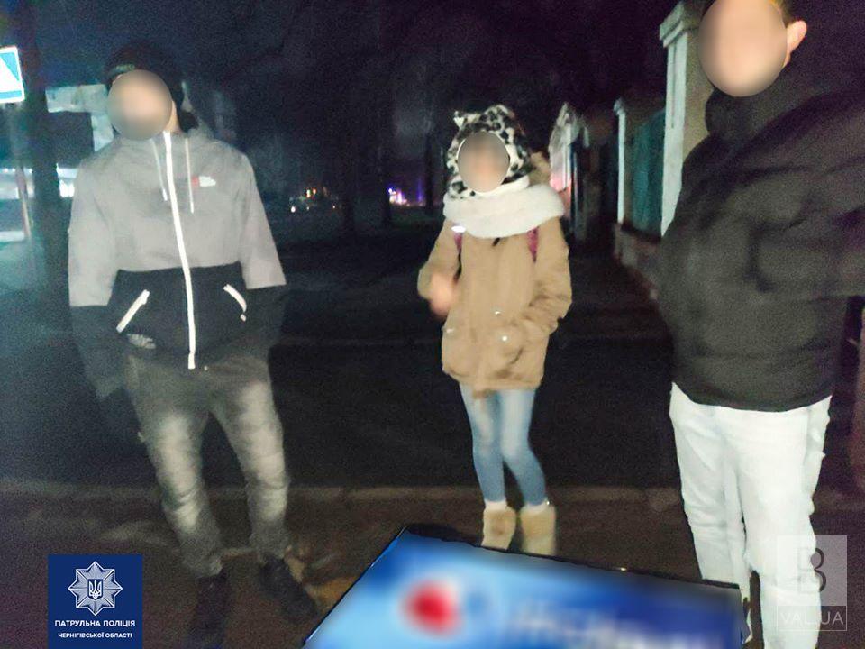В Чернигове трое молодых людей украли холодильник с летней площадки ресторана
