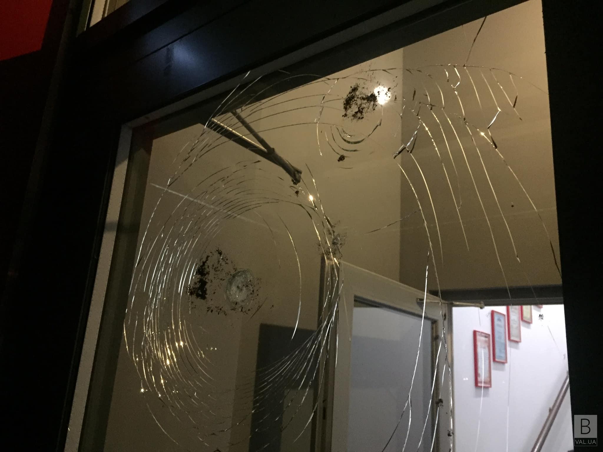 В Чернигове неизвестные напали на офис «Батькивщины». ФОТО