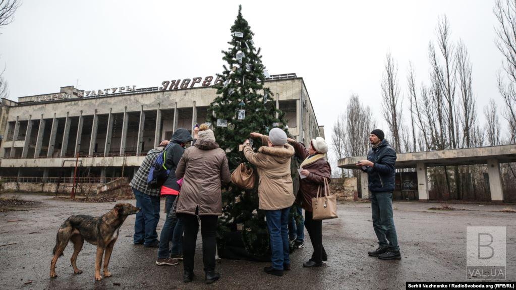 В Припяти впервые после аварии украсили новогоднюю елку. ФОТО